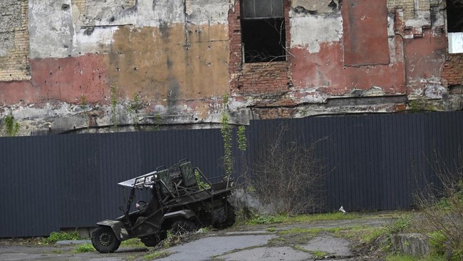 FOTO: Kendaraan Ala Film Mad Max di Medan Tempur Ukraina