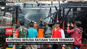 VIDEO: Klenteng Berusia Ratusan Tahun Terbakar