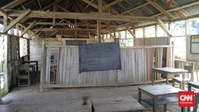 Potret Buram Sekolah Pegunungan Seram: Dinding Bambu, Atap Daun Sagu