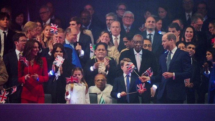 Aksi Jahil Pangeran William Kepada Anaknya di Konser Penobatan Raja Charles III yang Viral di Media Sosial