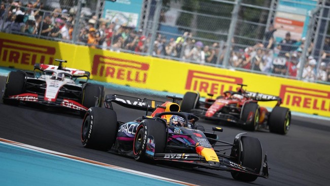 Pembalap Oracle Red Bull Racing Max Verstappen berhasil menang Formula 1 (F1) GP Abu Dhabi 2023 di Sirkuit Yas Marina, Abu Dhabi, Minggu (26/11).