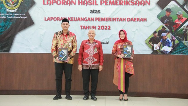 Pemkab Klaten meraih opini Wajar Tanpa Pengecualian (WTP) tahun anggaran 2022 karena kerja keras yang transparan dari seluruh jajaran pemerintah Klaten.