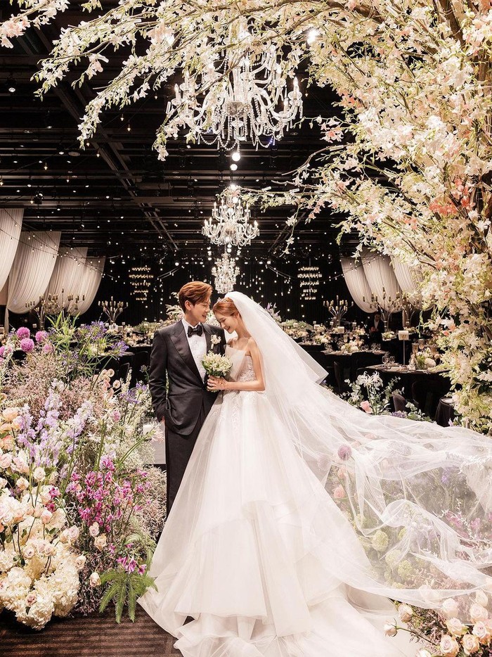 Se7en merupakan penyanyi kenamaan asal Korea Selatan yang aktif sejak 2003, sementara Lee Da Hae sendiri merupakan aktris Korea-Australia yang sudah membintangi banyak proyek akting terkenal./ Foto: instagram.com/leedahae4eva