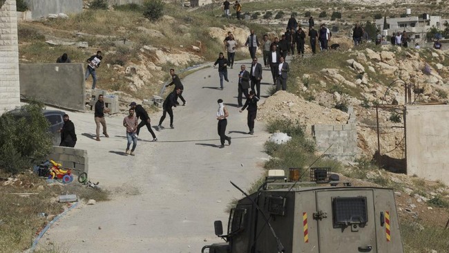 Israel menghancurkan sekolah Palestina di Tepi Barat pada Minggu (7/5). Sebagai pengucur dana bagi sekolah itu, Uni Eropa marah.