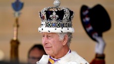 Raja Charles Tunjuk William Pimpin Resimen Lama Harry