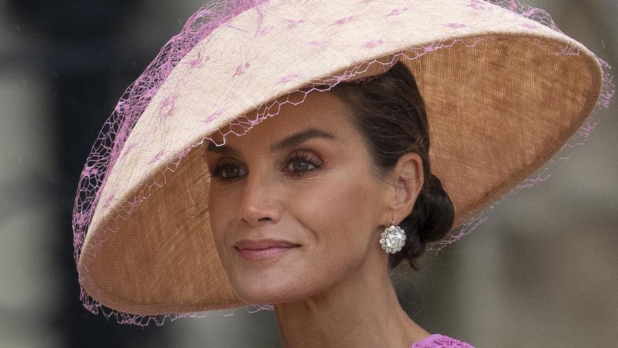 LONDON, ENGLAND - MAY 6: Queen Letizia of Spain at Westminster Abbey during the Coronation of King Charles III and Queen Camilla on May 6, 2023 in London, England. The Coronation of Charles III and his wife, Camilla, as King and Queen of the United Kingdom of Great Britain and Northern Ireland, and the other Commonwealth realms takes place at Westminster Abbey today. Charles acceded to the throne on 8 September 2022, upon the death of his mother, Elizabeth II. (Photo by Mark Cuthbert/UK Press via Getty Images)
