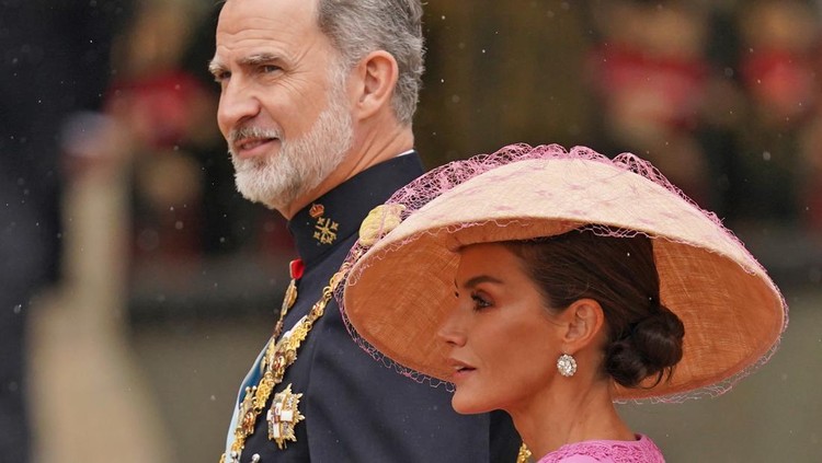 King Felipe VI and Queen Letizia of Spain arriving ahead of the coronation ceremony of King Charles III and Queen Camilla at Westminster Abbey, central London. Picture date: Saturday May 6, 2023. (Photo by Jacob King/PA Images via Getty Images)