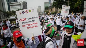 Jejak UU Kesehatan yang Disahkan di Tengah Gelombang Protes Nakes