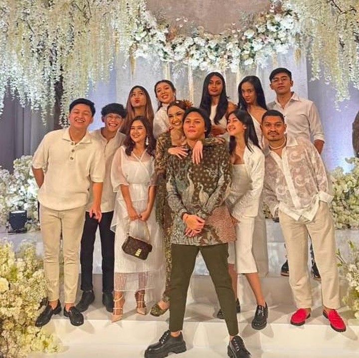 <p>Rizky Febian dan Mahalini resmi bertunangan pada Minggu (7/5/2023), Bunda. Momen keduanya sudah tersebar di media sosial dan langsung menjadi perbincangan hangat. (Foto: Instagram @zivamagnolya)</p>