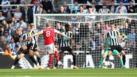 Hasil Liga Inggris: Diwarnai Gol Bunuh Diri, Arsenal Hajar Newcastle