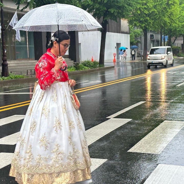 <p>Disebut Sri Mulyani, baju tradisional Korea Selatan ini ia pakai saat mengunjungi National Palace Museum of Korea di Seoul. (Foto: Instagram @smindrawati)<br /><br /><br /></p>