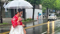 <p>Disebut Sri Mulyani, baju&nbsp;tradisional Korea Selatan ini ia pakai saat mengunjungi National Palace Museum of Korea di Seoul. (Foto: Instagram @smindrawati)<br /><br /><br /></p>