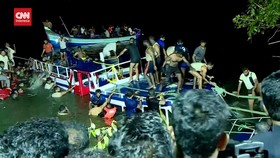VIDEO: Kapal di India Terbalik, 21 Orang Tewas Tenggelam