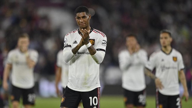 Striker Manchester United Marcus Rashford langsung mematikan televisi begitu Manchester City memastikan juara Liga Champions musim 2022/2023.