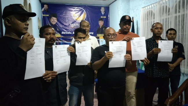 Lima ketua DPC DPD NasDem dan satu anggota DPRD di Majalengka mengundurkan diri jelang pendaftaran Pileg 2024.