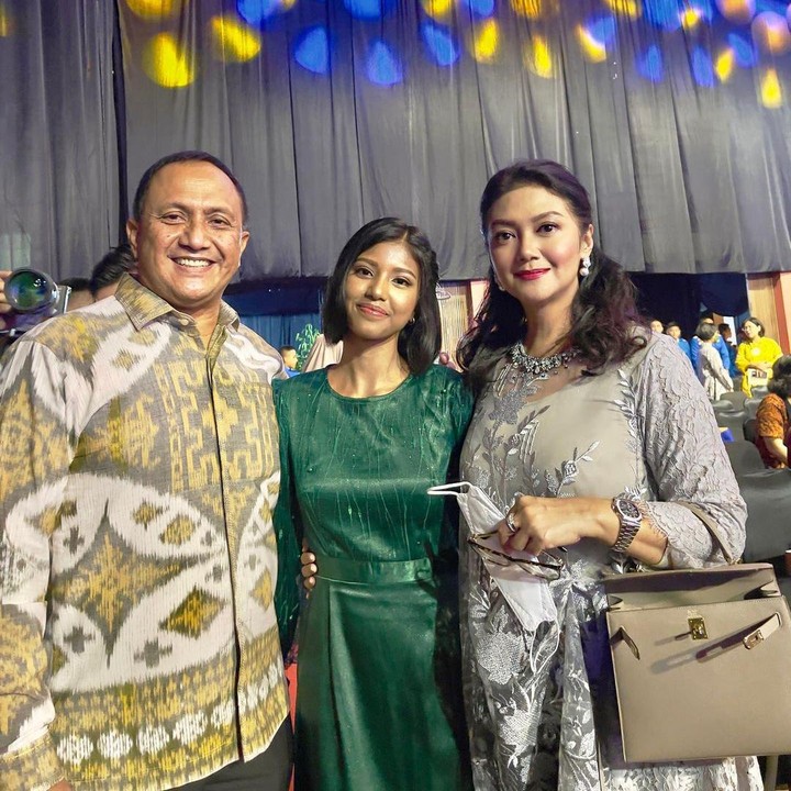 <p>Salah satunya ketika hari kelulusan Diandra di SMA Taruna Nusantara Magelang beberapa hari yang lalu. (Foto: Instagram @bellasaphiraofficial)<br /><br /><br /></p>