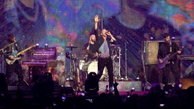 War Tiket Terakhir Konser Coldplay Jakarta Digelar Hari Ini