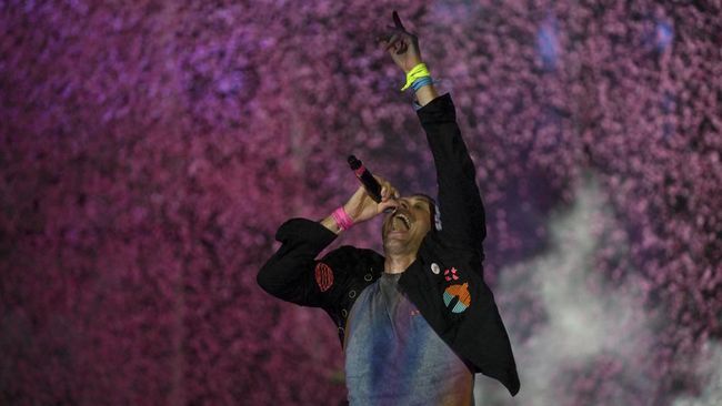 Coldplay mengklaim telah sukses mengurangi jejak emisi karbon hingga nyaris 47 persen saat menggelar tur Music Of The Spheres.