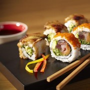 Kamu Sudah Tahu? Ini Cara Makan Sushi yang Benar Menurut Etika Makan Orang Jepang!