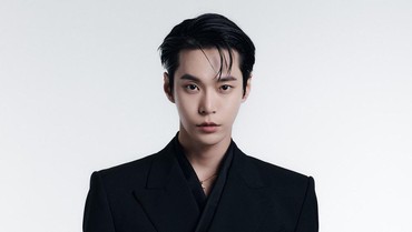 img-title Hampir Terjatuh, Doyoung NCT Diserang Sasaeng Saat Berada di Milan