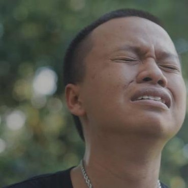 Lirik Lagu dan Terjemahan Ginio - GildCoustic