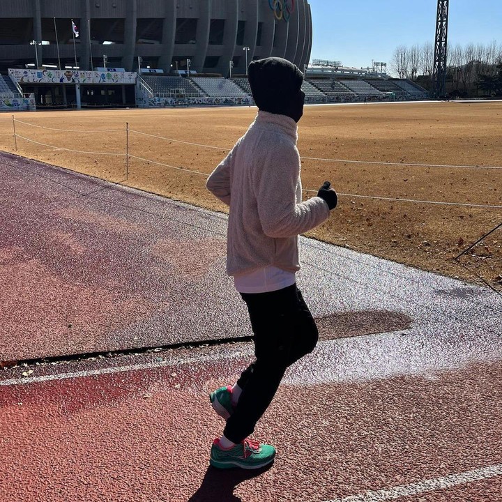 <p>Han Hyo Joo merupakan salah satu aktris asal Korea Selatan, Bunda. Wanita kelahiran 22 Februari 1987 sudah banyak membintangi drama dan film terkenal, lho. (Foto: Instagram @hanhyojoo222)<br /><br /><br /></p>