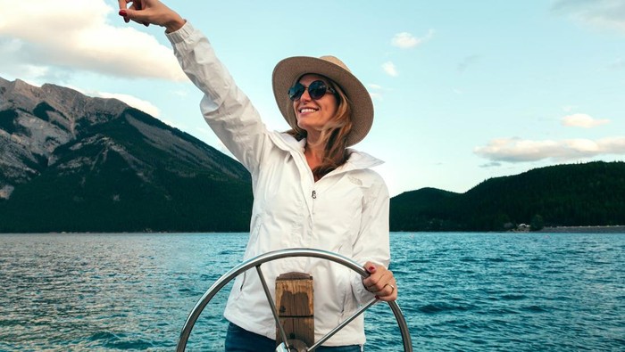 Nggak Suka Kehidupan Monoton, 5 Zodiak Ini Paling Hobi Menjelajah dan Cari Teman Baru