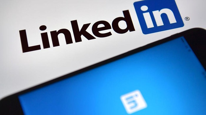 LinkedIn, sebuah jaringan sosial milik Microsoft Corp akan melakukan PHK 716 karyawannya. Selain itu, mereka juga akan menutup aplikasi miliknya yang berada di China, InCareer.