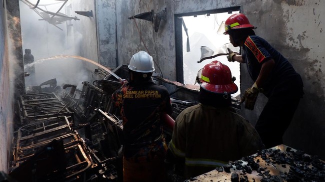 Kebakaran melanda RSUD Abepura, Papua, pada Selasa (9/5) siang WIT, namun pihak rumah sakit memastikan tidak ada korban jiwa dalam insiden tersebut.