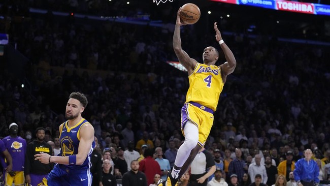 Lonnie Walker IV membawa Los Angeles Lakers menang 104-101 atas Golden State Warriors pada game keempat semifinal wilayah barat NBA.