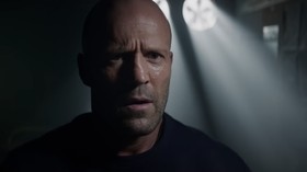 Jason Statham Diserang 3 Hiu Kuno di Trailer Meg 2: The Trench