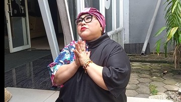 NUNUNG LAKUKAN OPERASI PENGANGKATAN PAYUDARA