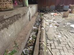 Selokan Mampet Bisa Bikin Banjir, Begini Cara Cegahnya