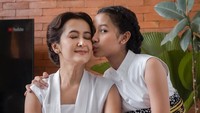 <p>Melihat perkembangan Widuri saat ini, banyak netizen yang tak percaya jika pemeran Ara ini sudah besar. Bahkan tak sedikit yang menyebut Widuri dan Widi seperti anak kembar. (Foto: Instagram: @widimulia)</p>