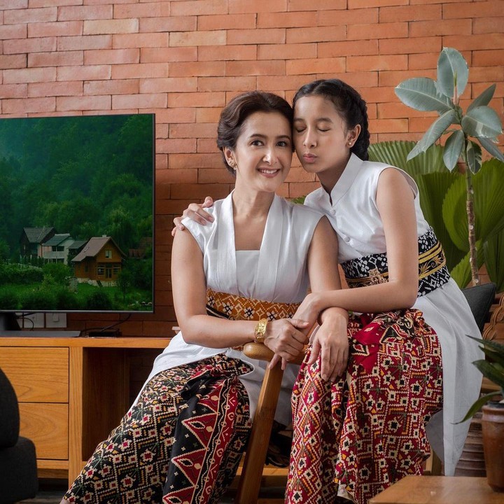 <p>Widi sendiri cukup dekat dengan anak perempuannya ini. Ia kerap membagikan potret kebersamaannya dengan Widuri ketika berlibur atau menghadiri suatu acara. (Foto: Instagram: @widimulia)</p>