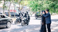 <p>Komentar yang ditinggalkan netizen pun beragam. Salah satunya menyebut ini menjadi foto prewedding termahal. "Prewedding termahal momentsnya," ujar @rani. (Foto: TikTok @dixiema.photo)</p>