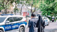 <p>Momen tersebut terjadi tanpa terduga. Kejadian ini berlangsung tanpa ada rencana. "#momen langka ketika #fotoprewedding ketemu bapak @jokowibersamarakyat_ri,"tulis akun tresebut, dikutip dari akun @dixiema.photo. (Foto: TikTok @dixiema.photo)<br /><br /><br /></p>