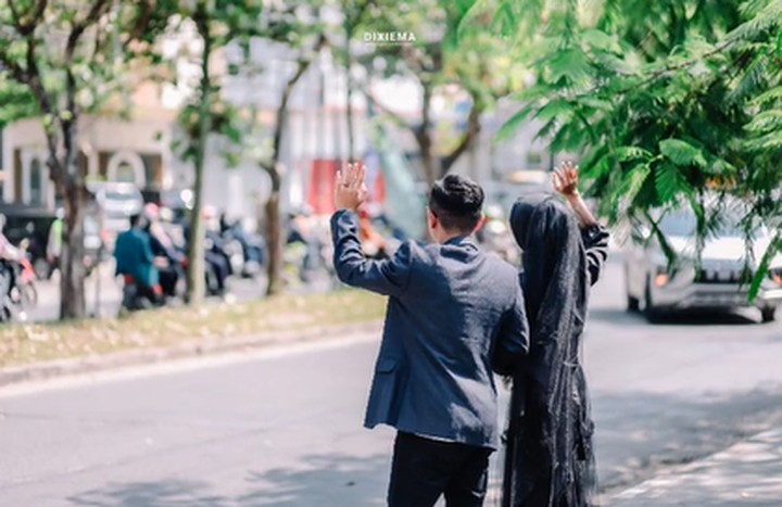 prewedding berlatar mobil jokowi