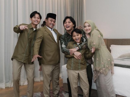 5 Potret Putri Delina Dampingi Rizky Febian Melamar Mahalini, Sempat Dikira Tak Hadir