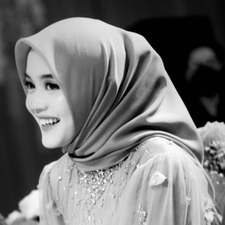 <p>Putri Delina menjadi buah bibir pada momen tunangan Rizky Febian dan Mahalini. Ia dituding netizen tak hadir di acara tersebut. (Foto: Instagram @putridelinaa)</p>