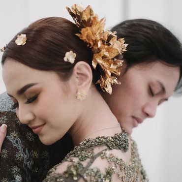 Siapa Sosok Ustaz yang Berdoa di Lamaran Rizky Febian dan Mahalini?