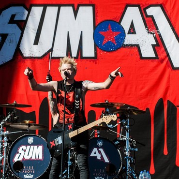 Album 'Heaven :x: Hell' Jadi Karya Terakhir Sum 41 Sebelum Resmi Bubar