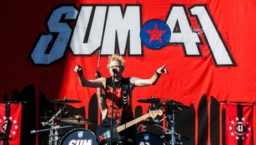 img-title Album 'Heaven :x: Hell' Jadi Karya Terakhir Sum 41 Sebelum Resmi Bubar