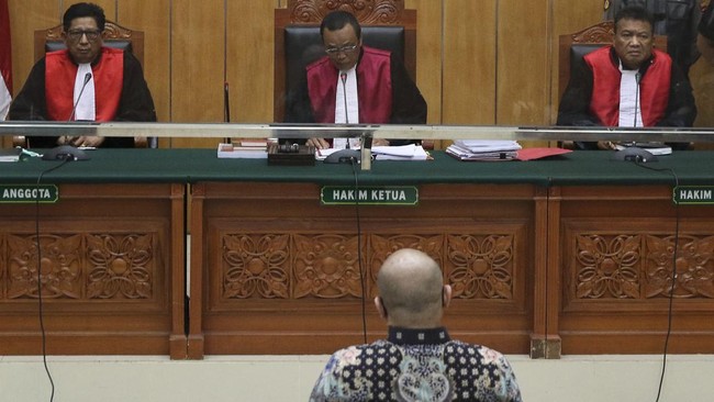 Pengadilan Tinggi DKI Jakarta menunjuk lima hakim yang akan mengadili Teddy Minahasa di tingkat banding terkait kasus peredaran gelap narkoba.