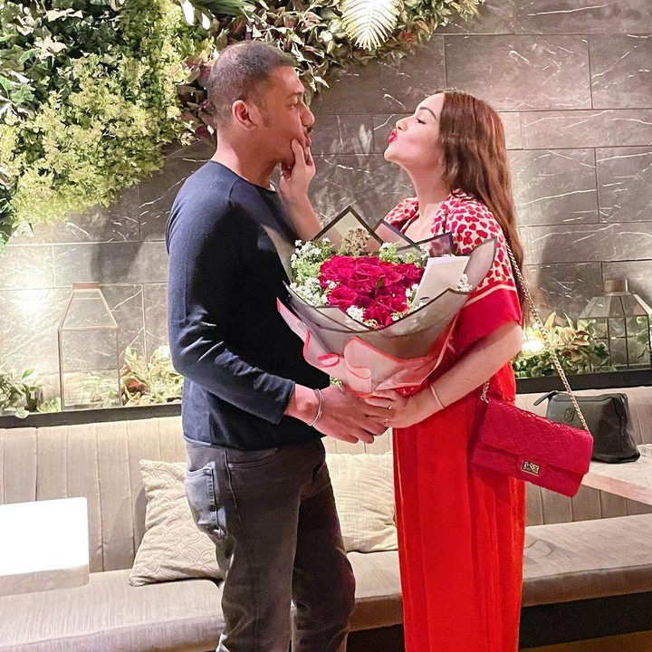 <p>Teuku Rafly kerap memberikan kejutan spesial kepada sang istri.  (Foto: Instagram @nourahsheivirah)</p>