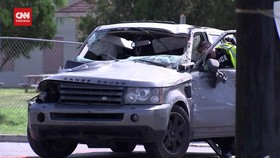 VIDEO: Mobil Ngebut Tabrak Kerumunan Pejalan Kaki, 7 Orang Tewas