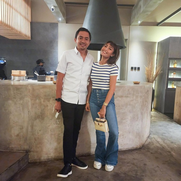 <p>Bersyukurnya, cobaan tersebut ternyata bisa dilewati keduanya. Kini, mereka justru terlihat lebih mesra dari sebelumnya, Bunda. (Foto: Instagram @mrsayudewi)<br /><br /><br /></p>