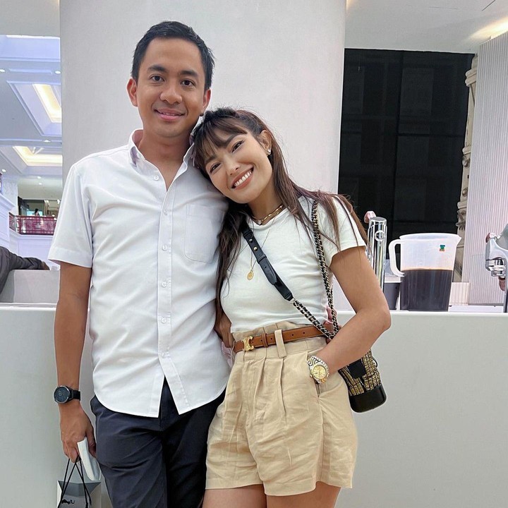<p>Ayu Dewi juga semakin sering menunjukkan kemesraan tersebut melalui akun Instagram pribadinya. Di sana, ia kerap bercerita tentang aktivitas yang mereka lakukan bersama. (Foto: Instagram @mrsayudewi)<br /><br /><br /></p>