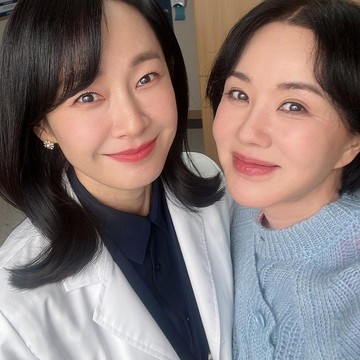 Adu Gaya Uhm Jung-hwa dan Myung Se-bin dari Serial Drama Doctor Cha