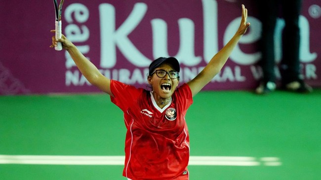 Dwi Rahayu Putri berhasil mempersembahkan medali emas ke-30 untuk Indonesia di SEA Games 2023 pada cabang olahraga soft tennis nomor tunggal putri.